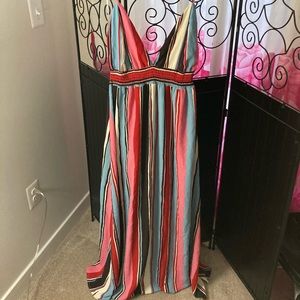 Lulu’s women’s maxi dress.